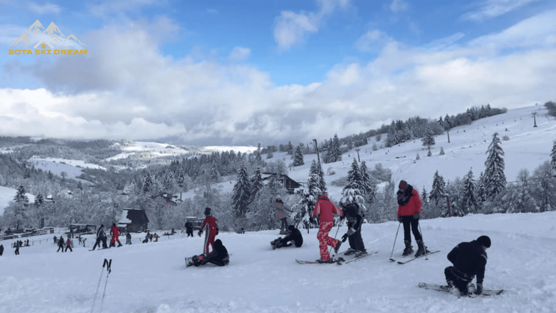 Краєвид на Боржавський хребет з підйомника влітку
